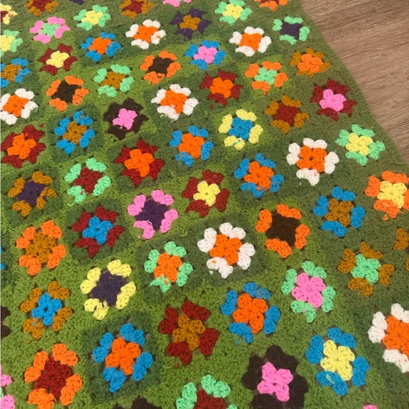 Handmade Afghan Green Granny Square Crocheted Blanket 62 x 58 - Picture 4 of 6